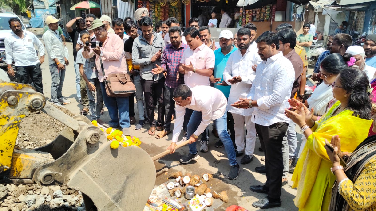 Read more about the article कृष्णा नगर, श्रीराम मंदिराजवळ गल्ली नंबर 1 आणि 2 येथे ड्रेनेज लाईन आणि रस्त्याच्या कामाचे भूमिपूजन